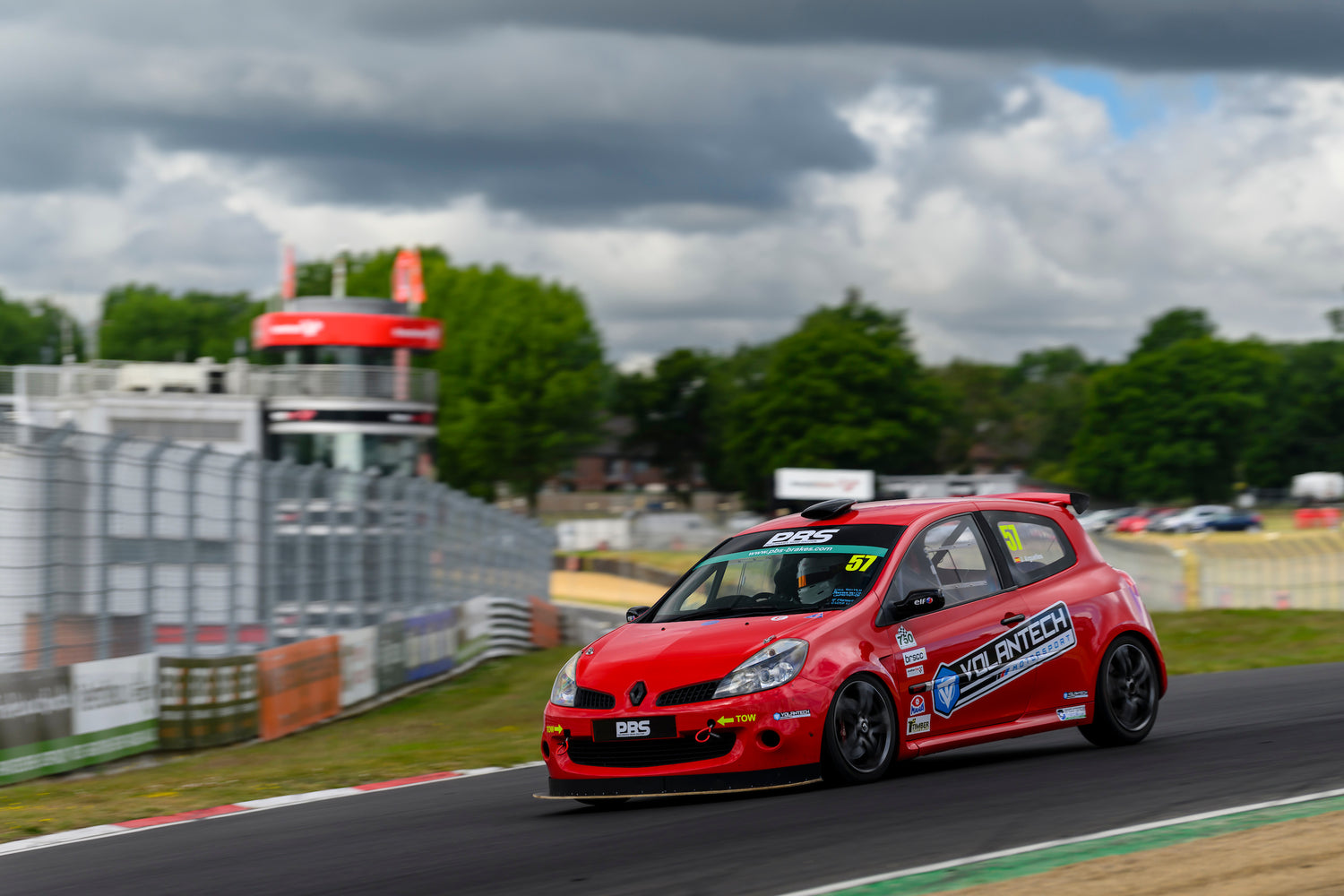 Volantech Renault Clio Racecar entering Paddock Hill at Brands Hatch Racing Circuit